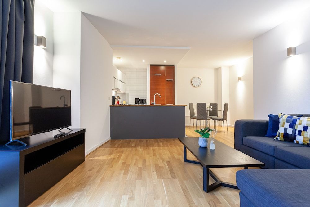 Skyline by Resify City Apartment, 2 Bedrooms, Kitchen, City View 11