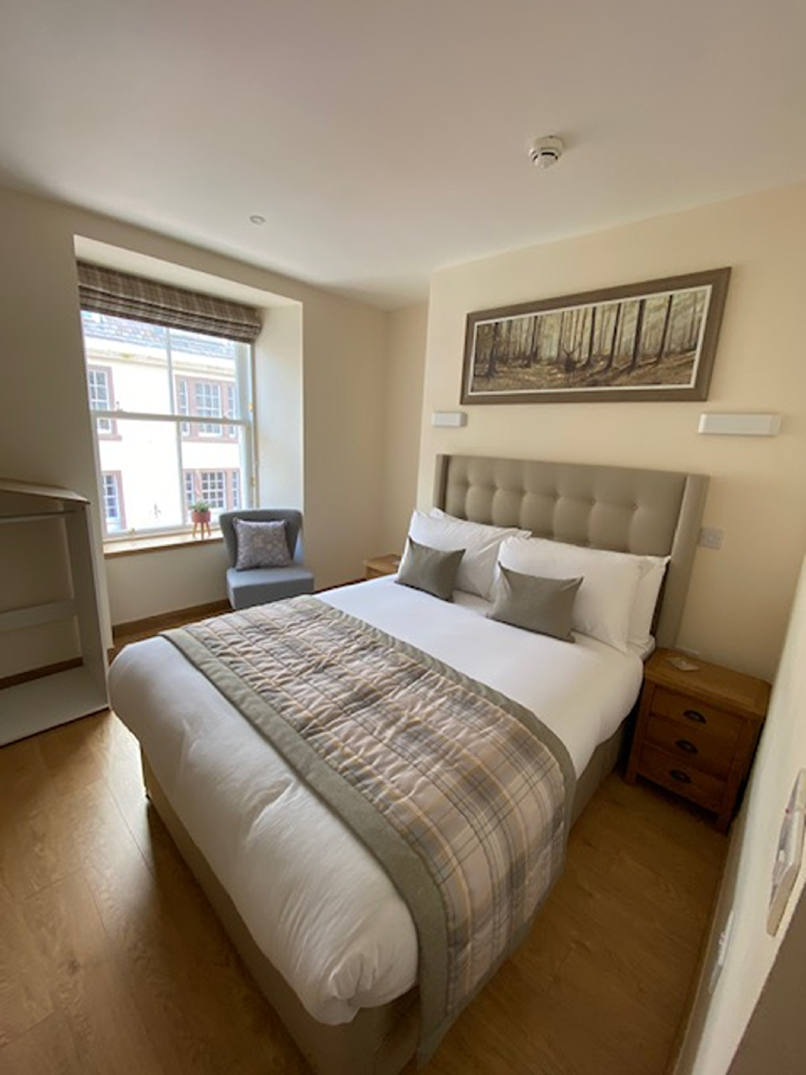 Apartment-Comfort-Ensuite with Shower-City View