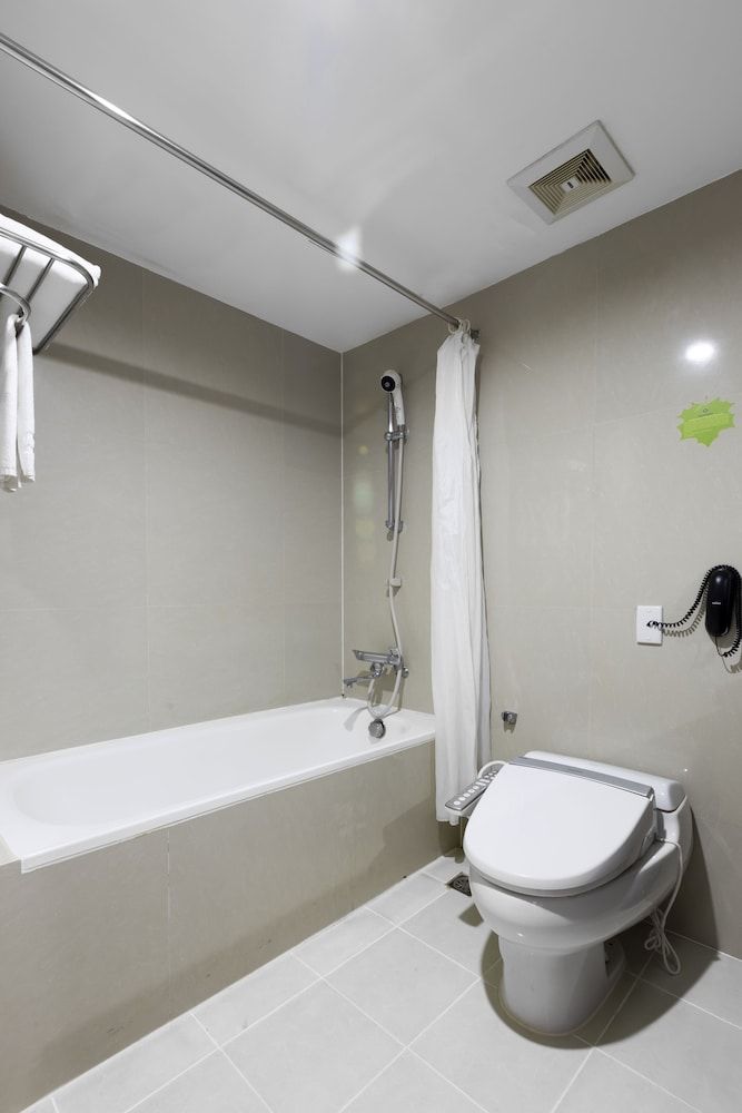 Bao Son International Hotel Deluxe Double Room (with Window) 5