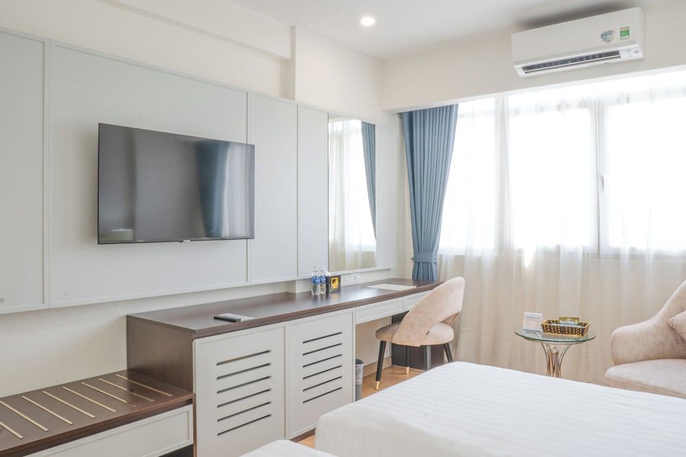 Superior Twin Room, City View