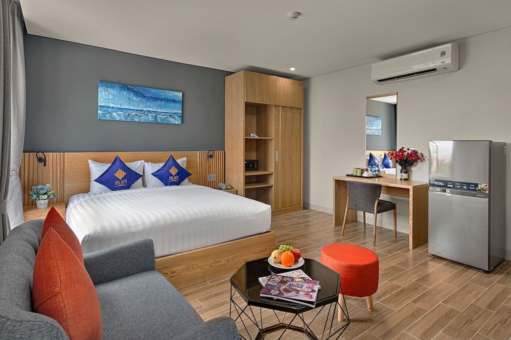 undefined Jolia's House 8