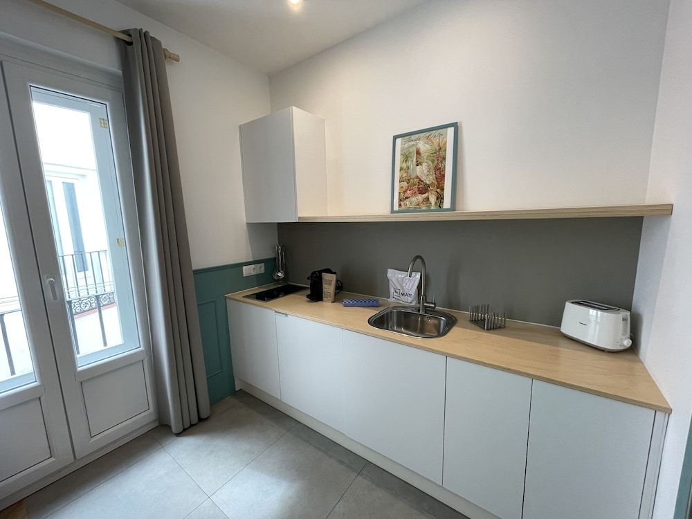 Be Mate Gran Vía Suites Studio 10