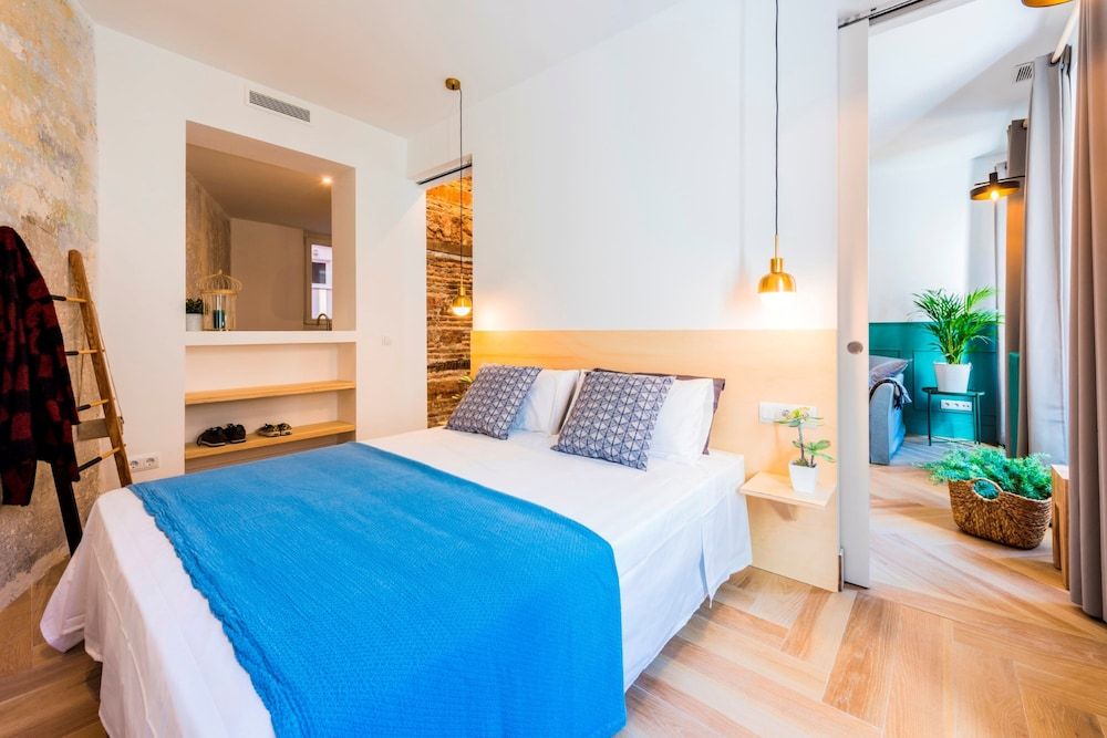 Be Mate Gran Vía Suites Deluxe Apartment, 1 Bedroom, City View 2