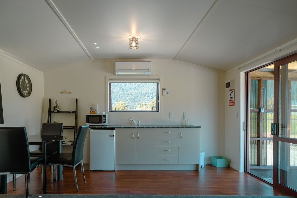Cottage Tahi