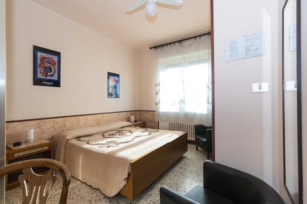 Double Room, 1 Queen Bed