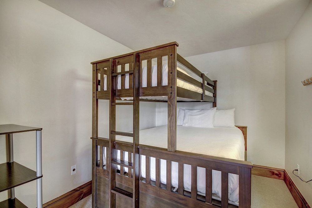 Condo, 1 Bedroom (Market Square, Plus Den)