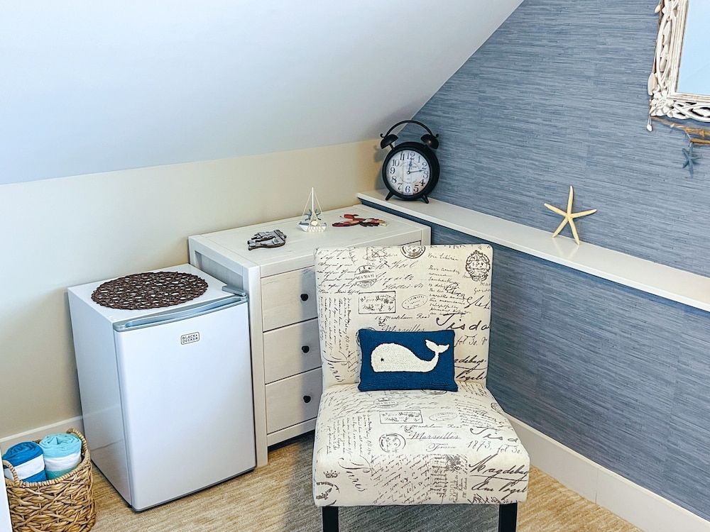 Whaler's Inn Romantic Room, 1 Queen Bed, Non Smoking, Shared Bathroom 11