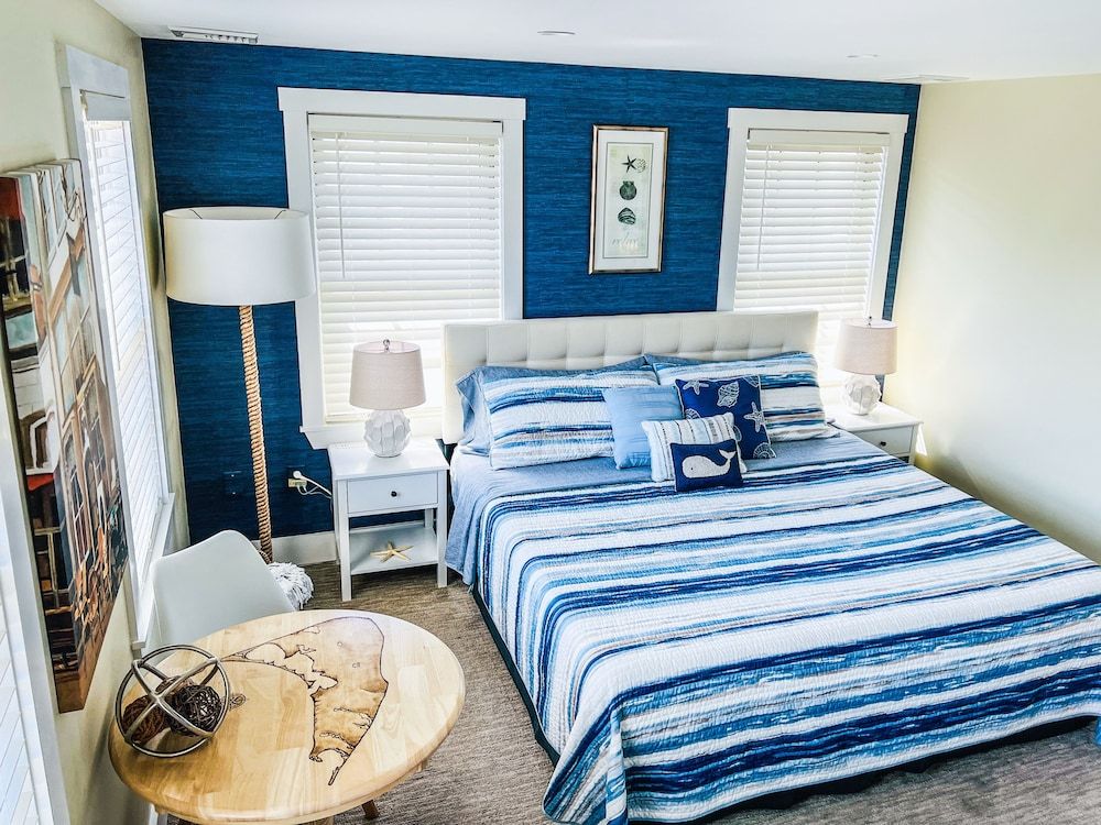 Whaler's Inn Luxury Room, 1 King Bed, Non Smoking, Private Bathroom