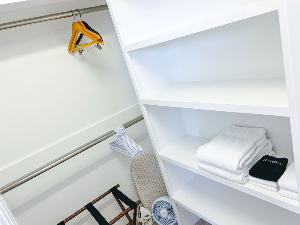 Whaler's Inn Luxury Room, 1 King Bed, Non Smoking, Private Bathroom 3