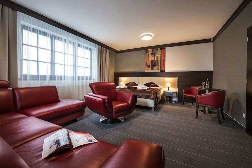 Suite, 1 Queen Bed with Sofa bed