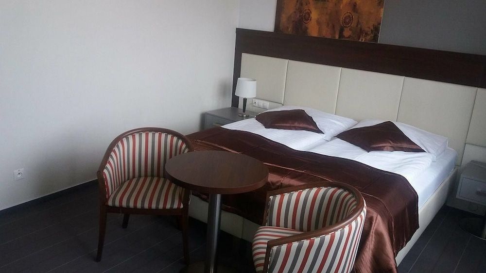 Suite, 1 Queen Bed with Sofa bed