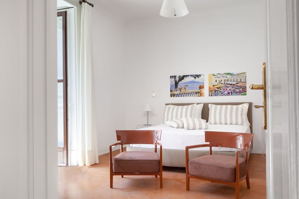 undefined Deluxe Home in Sorrento Old Town with Balconies 10