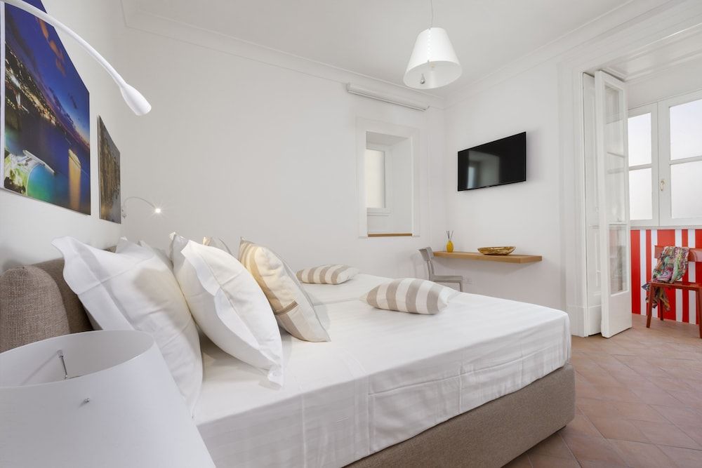 undefined Deluxe Home in Sorrento Old Town with Balconies 7