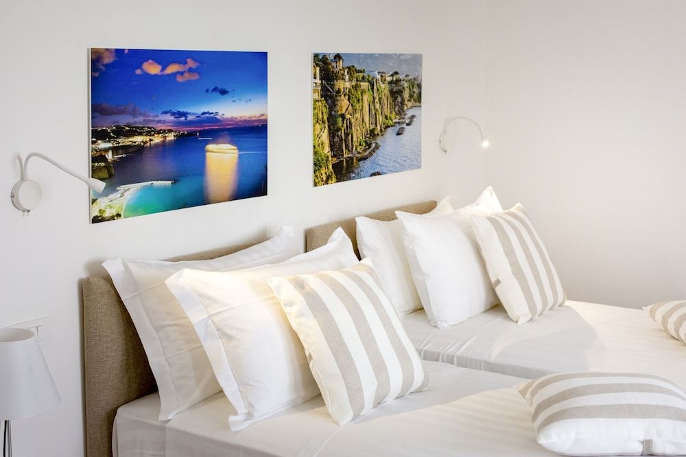 undefined Deluxe Home in Sorrento Old Town with Balconies