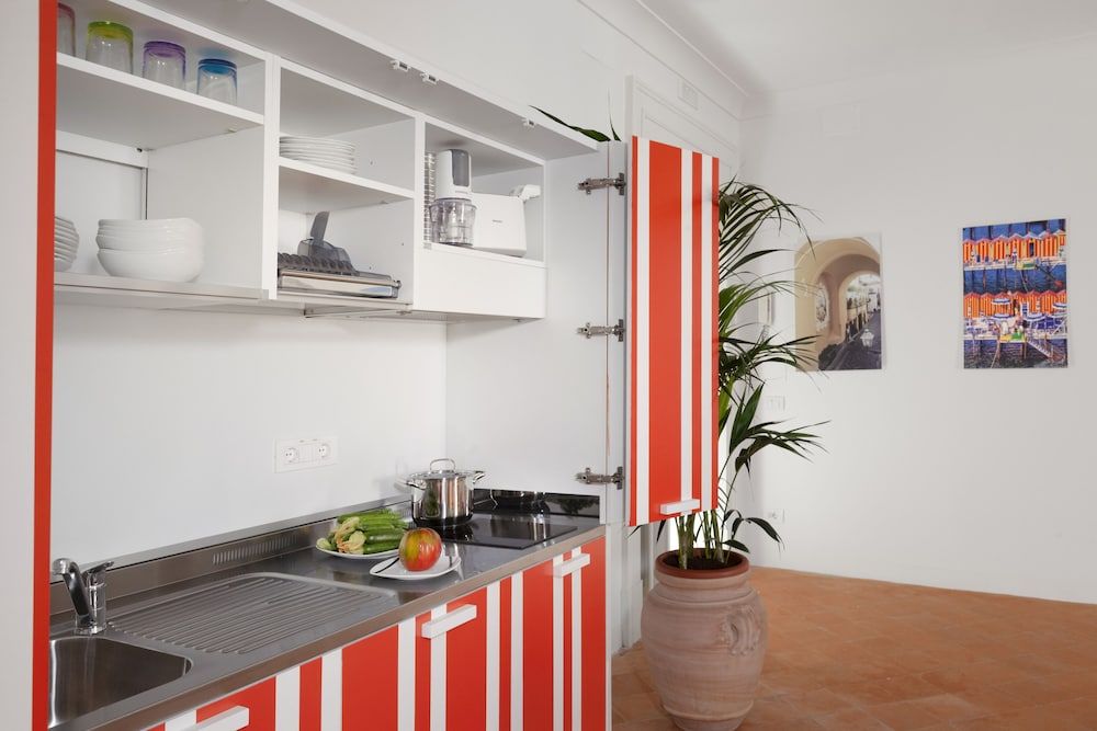 Deluxe Home in Sorrento Old Town with Balconies Design Apartment 14