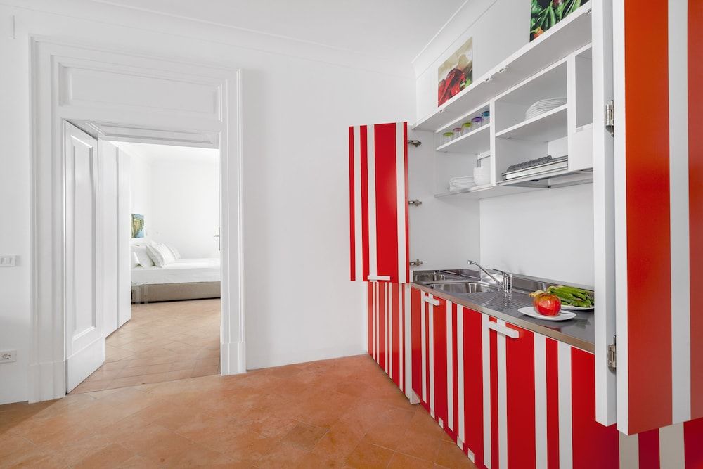 Deluxe Home in Sorrento Old Town with Balconies Design Apartment 13