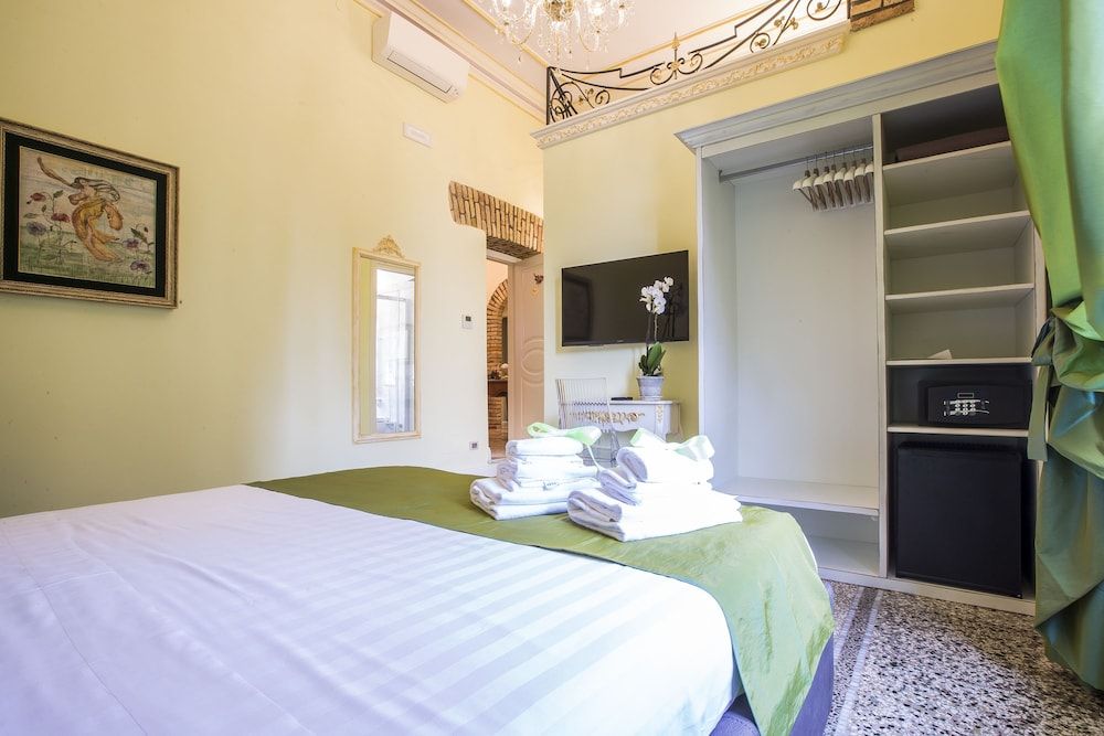 Trastevere Royal Suite Trilussa Classic Room 2