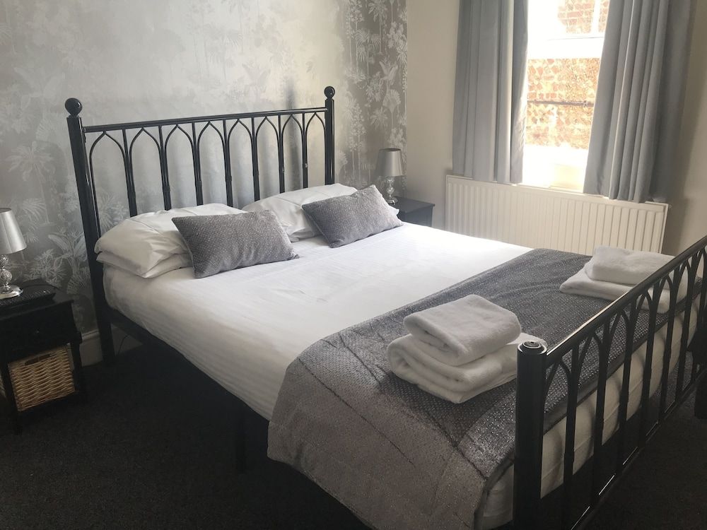 The Dorset Double Room (Medium) 5