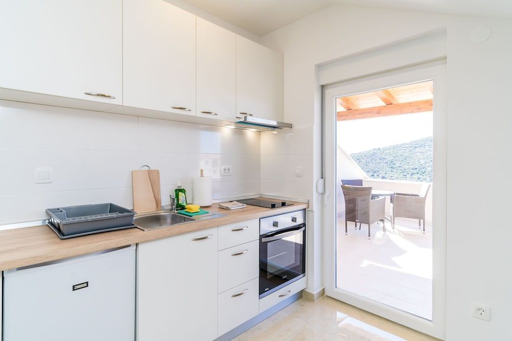 Apartments Šmanjak Studio (Deluxe Studio w/ Balcony n City View) 13