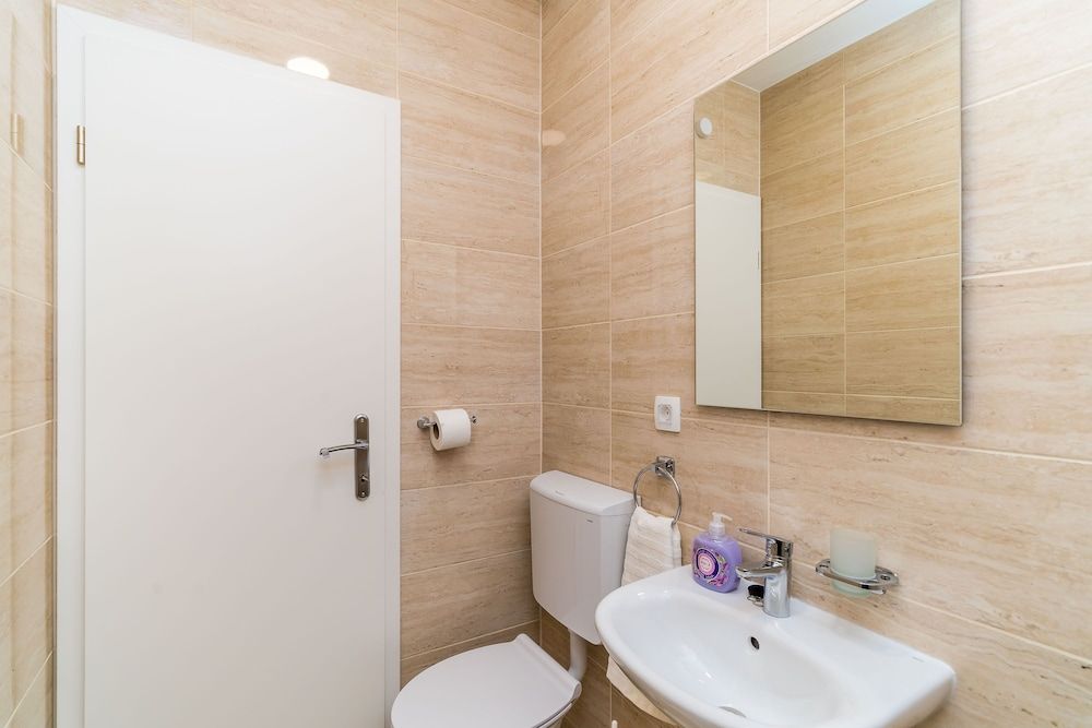 Apartments Šmanjak Studio (Deluxe Studio w/ Balcony n City View) 17