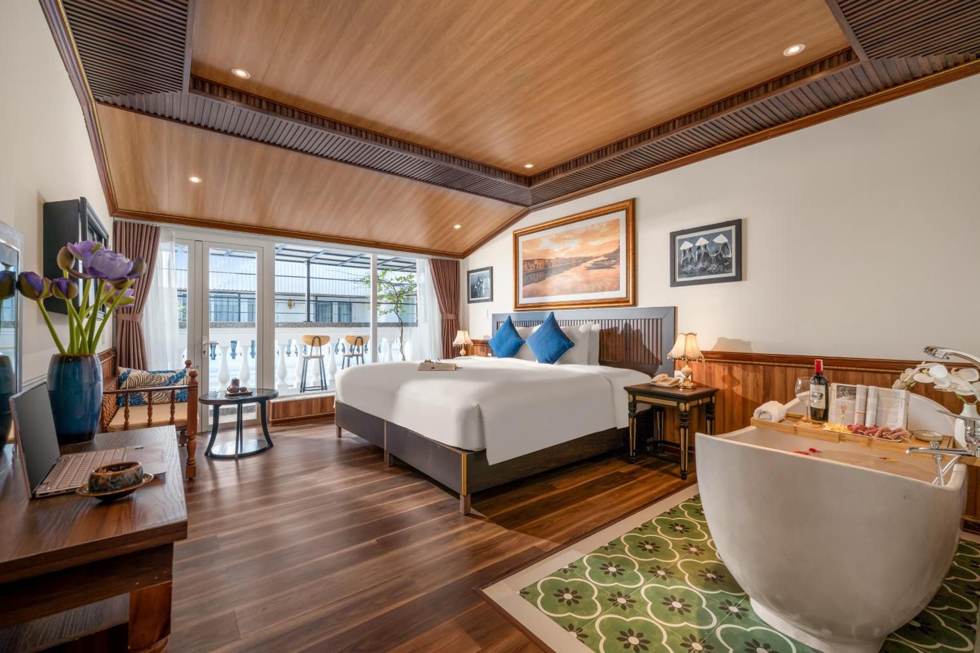 Signature Suite Connecting Room with City View