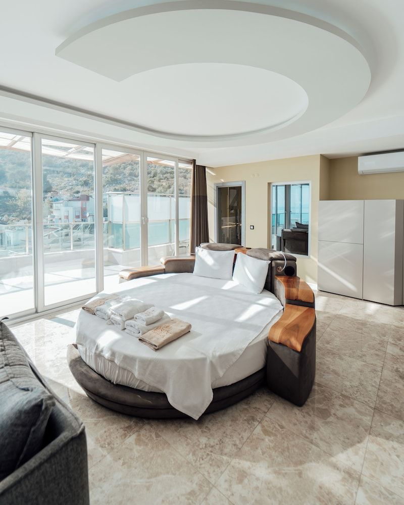 Studio Suite, 1 King Bed, Harbor View