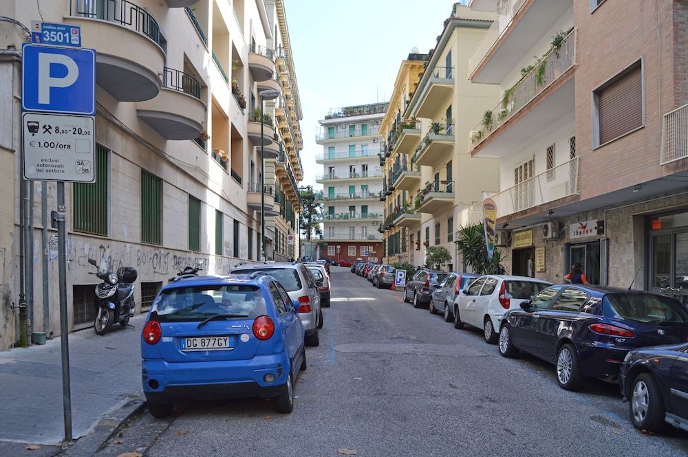 undefined Napoliseason Rooms and Breakfast 4