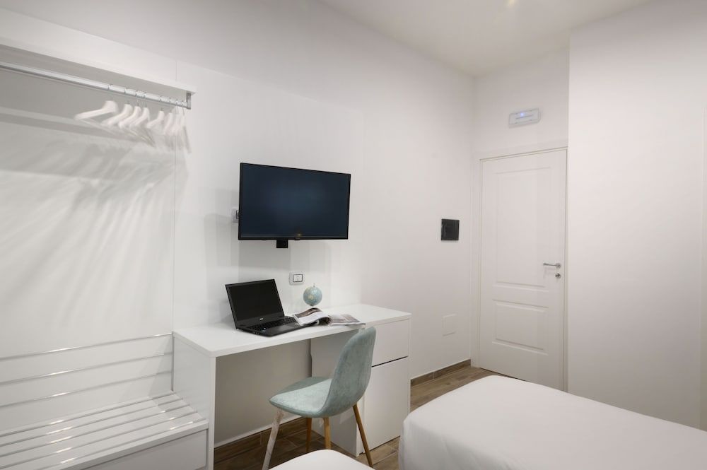 Napoliseason Rooms and Breakfast Deluxe Double Room, Ensuite, Courtyard View 13