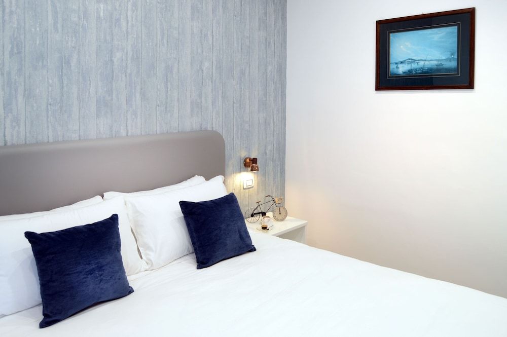 Napoliseason Rooms and Breakfast Deluxe Double Room, Ensuite, Courtyard View 23