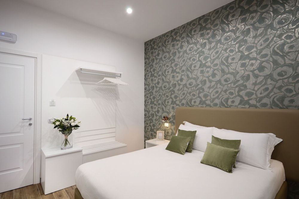 Napoliseason Rooms and Breakfast Deluxe Double Room, Ensuite, Courtyard View 28