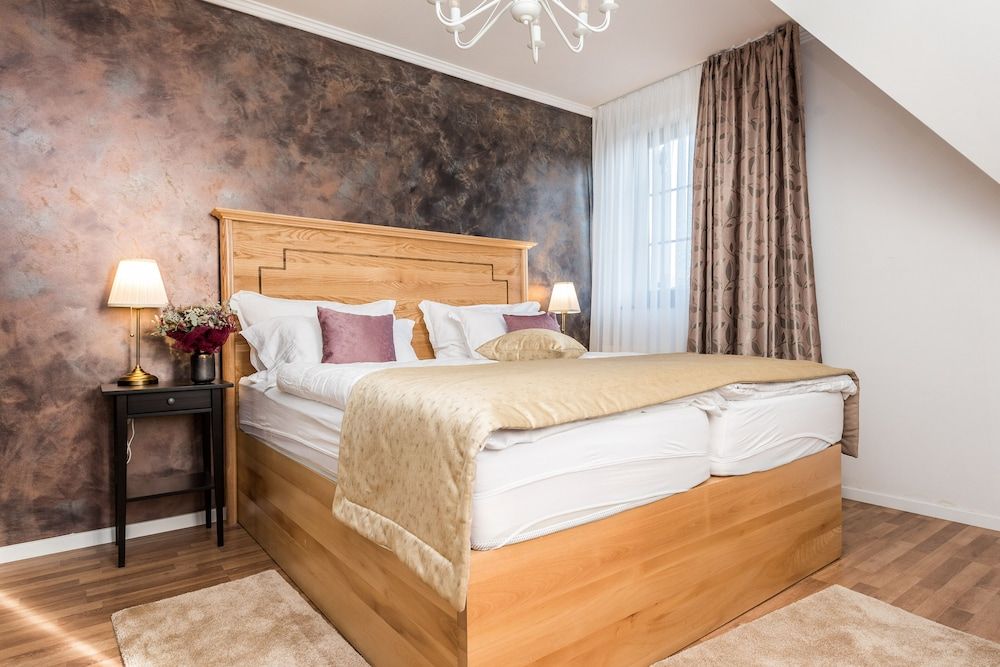 Plitvice Falls Cottage Deluxe King Room 3