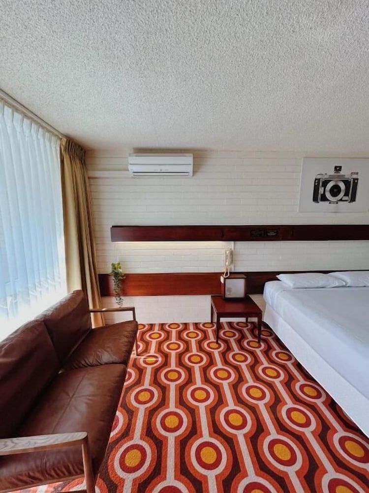 Indian Ocean Hotel Deluxe Room, Partial Ocean View 3