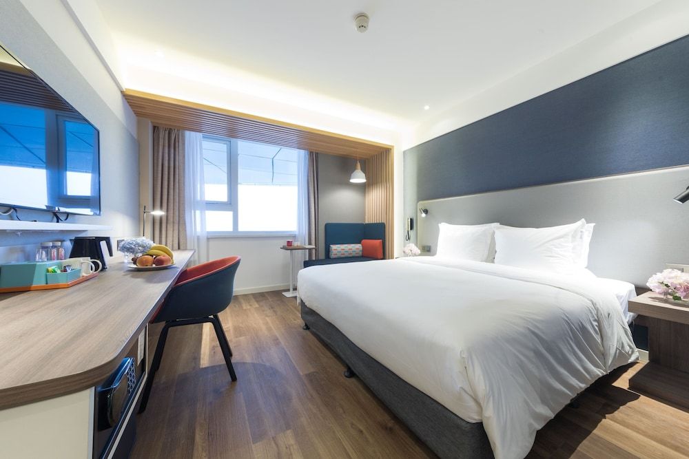 Holiday Inn Express Shanghai Jiading Center by IHG Standard Room, 1 King Bed