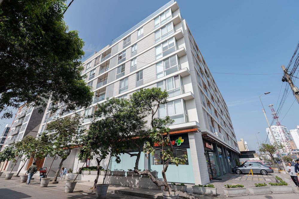 undefined Trendy Host MID - Miraflores