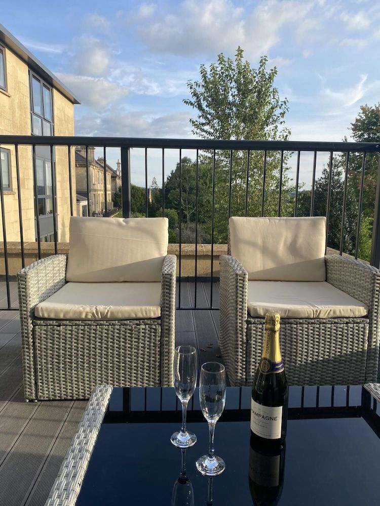 undefined CH Apt 7 2bed in Bath 8