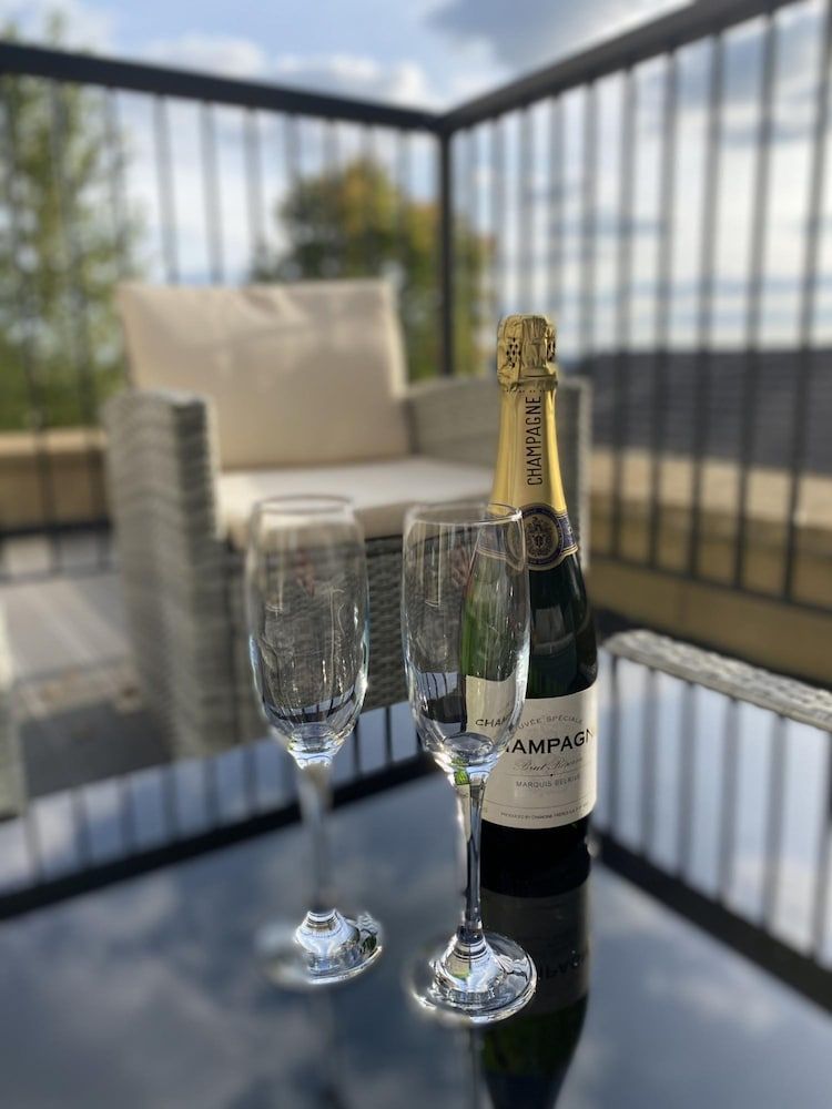 undefined CH Apt 7 2bed in Bath 9