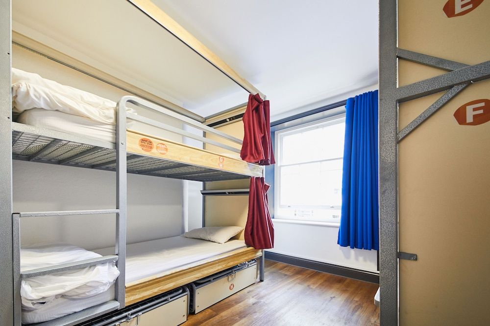 St Christopher's Oasis, London Bridge - Hostel Bed in 10 Bed Female Only Dorm with Shared Bathroom 2