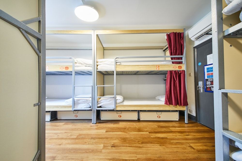 St Christopher's Oasis, London Bridge - Hostel Bed in 10 Bed Female Only Dorm with Shared Bathroom 3