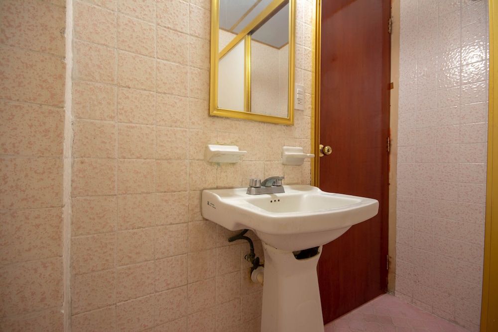 OYO Hotel Totonacapan, Papantla Standard Triple Room 7