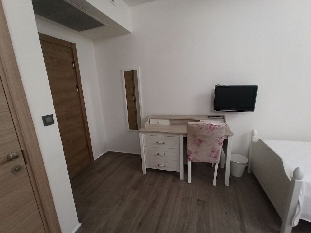 Mavi Konak Alacati Economy Twin Room, Non Smoking, Half Basement 3