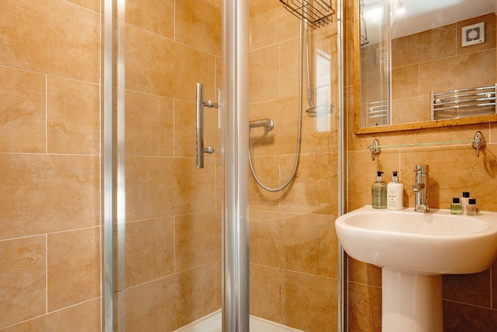 Wheatacre White Lion Deluxe Double Room, Ensuite 4