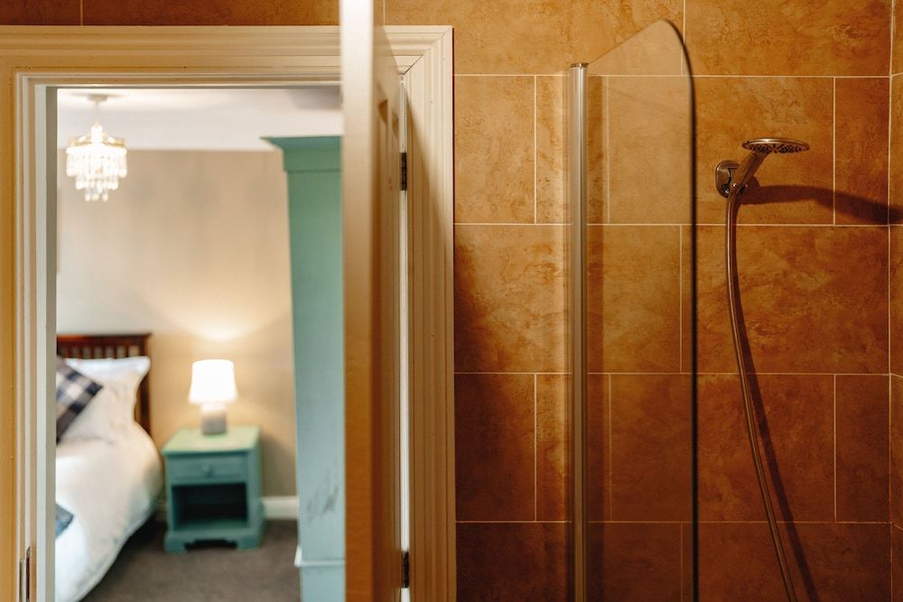 Wheatacre White Lion Deluxe Double Room, Private Bathroom 4