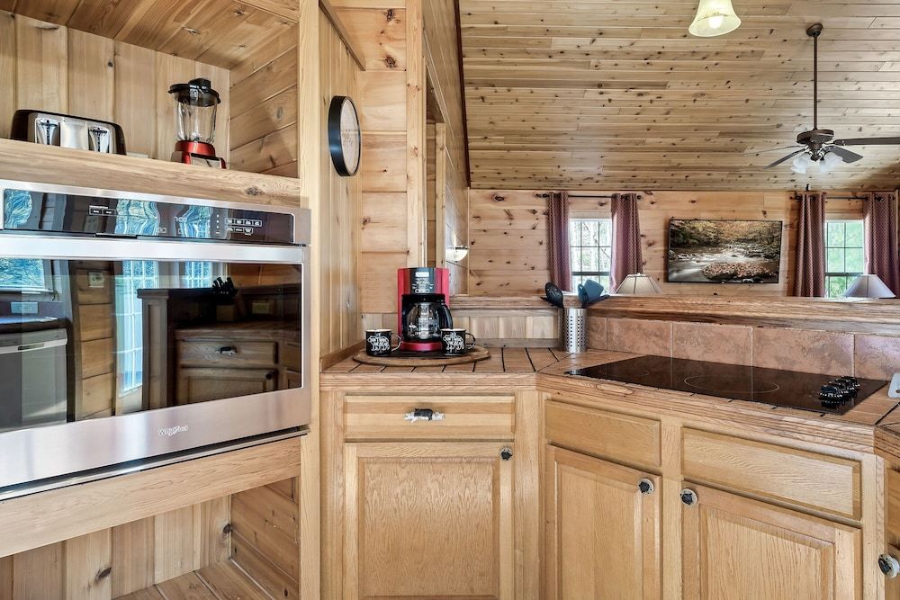 Fireflies and Moonshine Basic Cabin 10