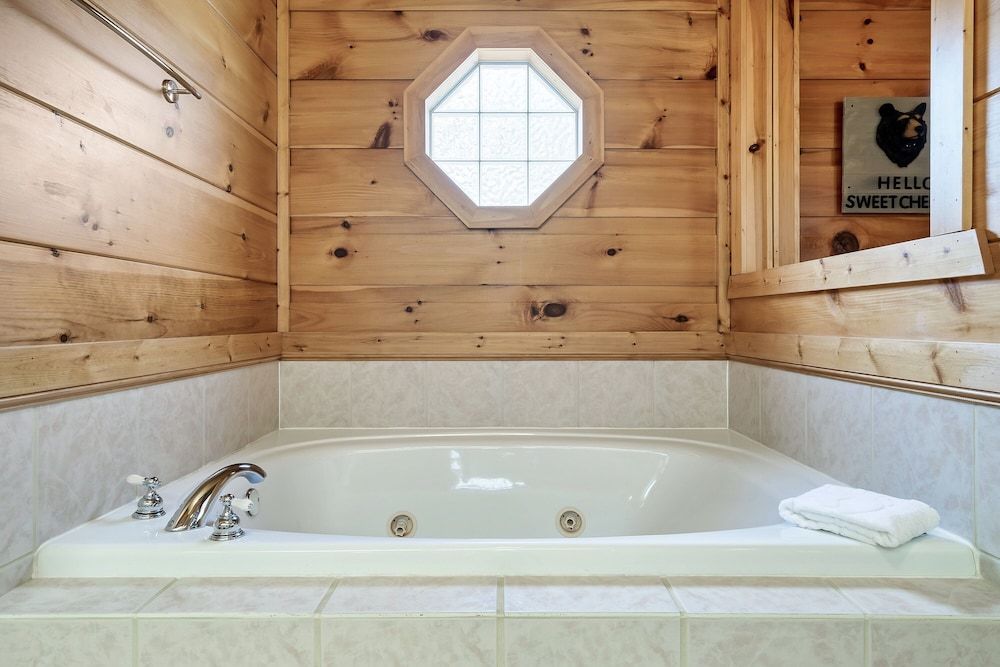 Fireflies and Moonshine Basic Cabin 16