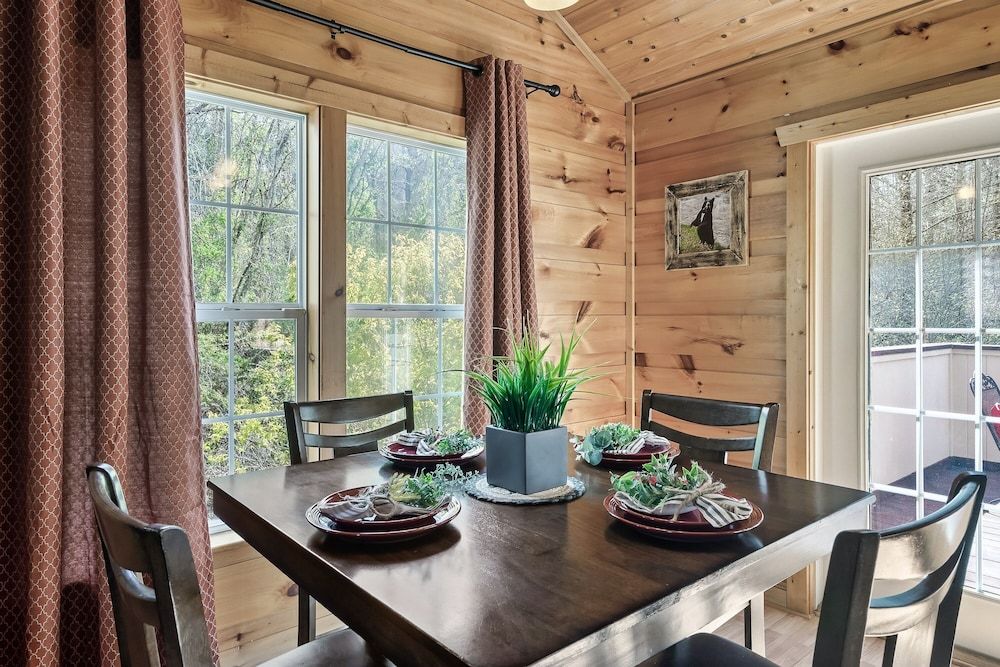 Fireflies and Moonshine Basic Cabin 13