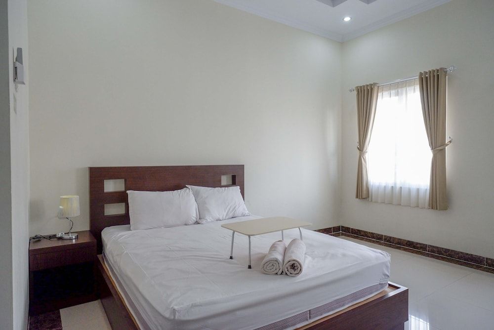 Urbanview Hotel Syariah Casa Azmya Yogyakarta Deluxe Room 3