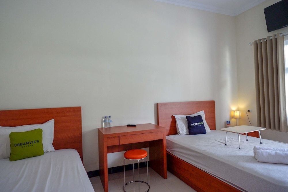 Urbanview Hotel Syariah Casa Azmya Yogyakarta Twin Room 7