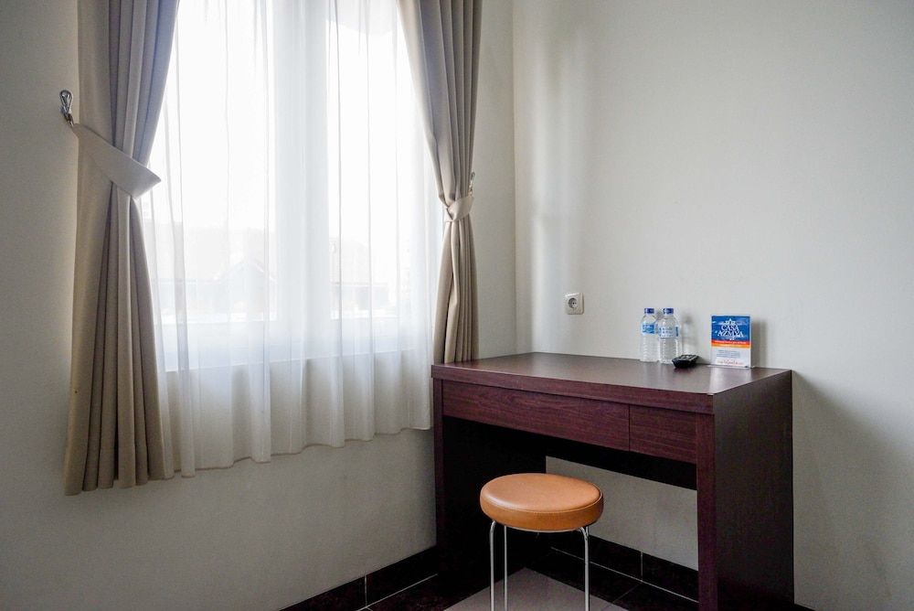 Urbanview Hotel Syariah Casa Azmya Yogyakarta Deluxe Room 13