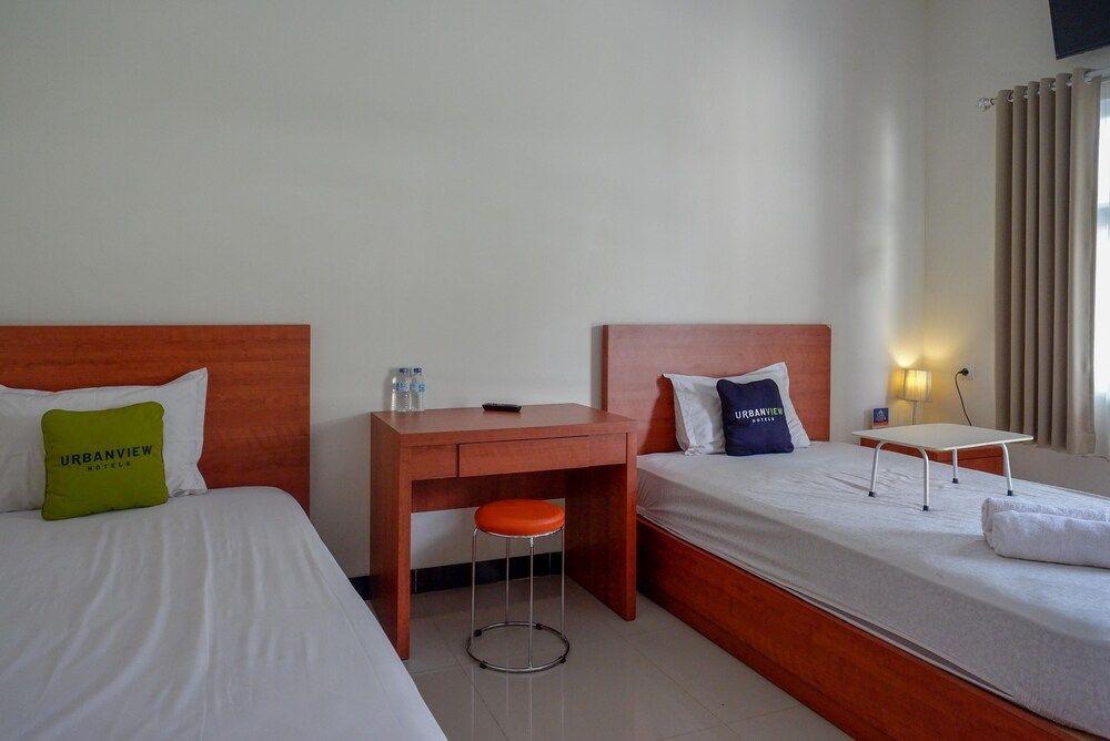 Urbanview Hotel Syariah Casa Azmya Yogyakarta Twin Room 6