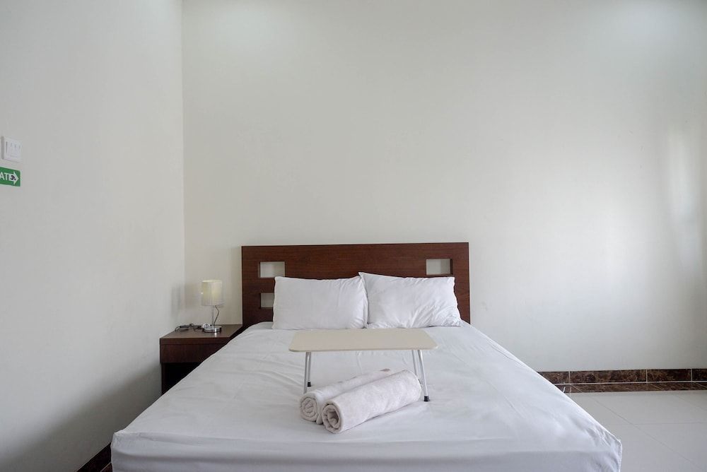 Urbanview Hotel Syariah Casa Azmya Yogyakarta Deluxe Room 2